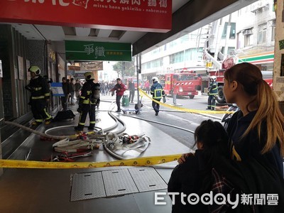 快訊／北市萬華西門商圈燒肉店火警！店家急疏散顧客　消防人員搶救中