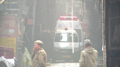 22年來最嚴重！印度工廠火災43死　「工人擠睡廠裡」苦無逃生出口
