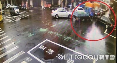 轉彎互卡不相讓　賓士男「三字經」連發怒飆貨車司機