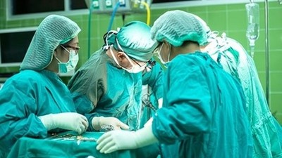 抽脂不慎引發腹膜炎「截斷小腸」　醫師竟無整外證照…辯：沒人會去做檢查