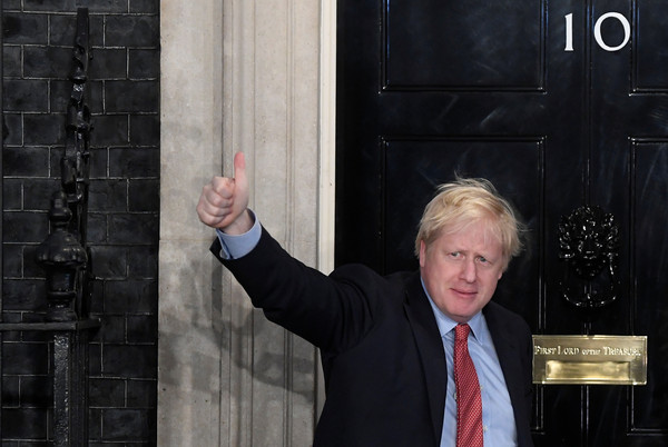 ▲▼保守黨取得重大勝利，英國首相強生（Boris Johnson）比讚。（圖／路透）