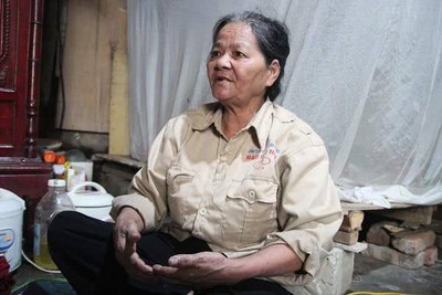 打撈700具屍體！66歲嬤幫埋無名屍：若偷拿財物「早就發大財」
