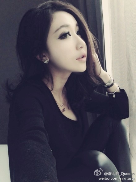 来自军人世界的隋雨晴被朋友昵称为「隋哥」(见下图/取自新浪微博)