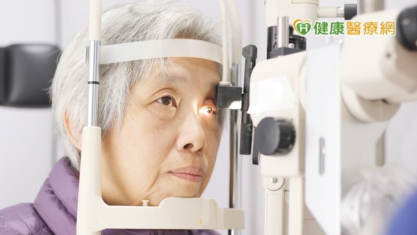 ▲醫師視患者需求建議人工水晶體，並評估患者配戴老花眼鏡的接受度非常重要。（圖／健康醫療網）