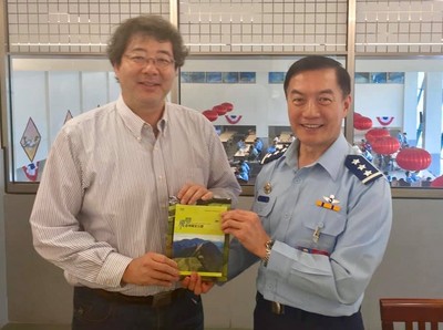 齊柏林團隊曝光與空軍深厚感情　「沈一鳴生前合照」讓網鼻酸：兩位英雄