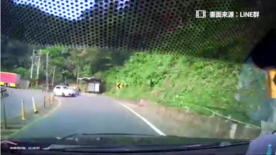 北宜公路恐怖畫面！白色三寶慘撞2騎士　他躲死劫「現在還在抖」