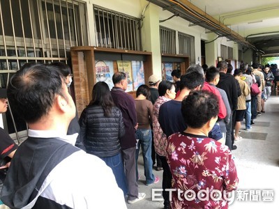 日媒嚇傻了！台灣年輕人「大返鄉」投票潮超狂　飛20hrs也要回家