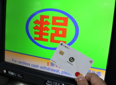全台4千ATM享優惠!永豐銀攜手郵局 手續費、外幣優惠