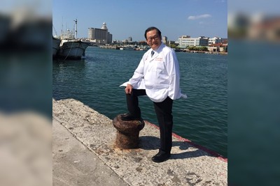 狂醫行醫30年固定捐半薪「累積近億」 ... 睡4小時澎湖跳島義診