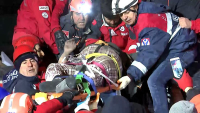 土耳其強震伴780次餘震　死亡人數達38人…倖存者倒瓦礫堆等救援