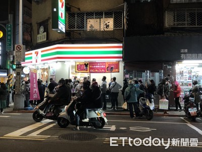 口罩產量少「原因曝光」！　經濟部深夜FB：將動員後備軍人幫忙