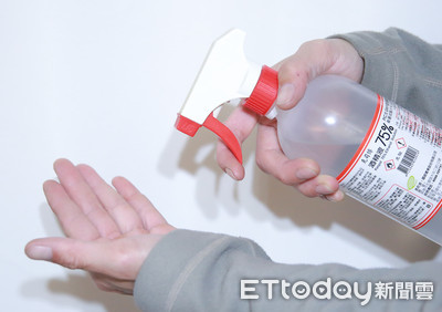 消毒酒精碰衣服靜電恐起火？消防達人警告：千萬不要這樣噴