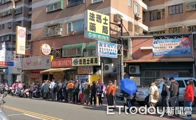 羞恥心與健康的PK!「豹紋口罩」讓他崩潰...網羨慕:下次會有迷彩的嗎