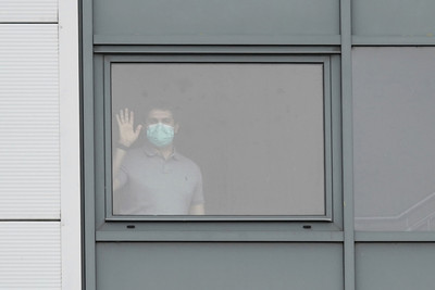 以為感染新冠病毒！印度男丟石頭、反鎖妻小　「怕傳染家人」上吊亡