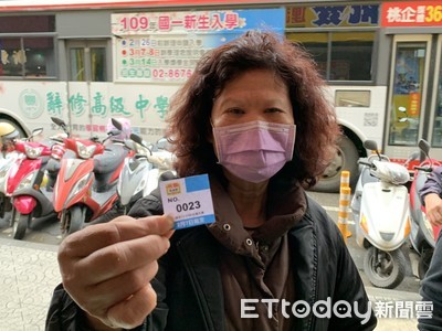 光南桃園店免費口罩發放2400份　清晨5點就有人排隊