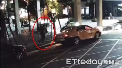 摩鐵爆滿救了正妹！男路邊撿屍「一房難求」　小黃接到電話…載到派出所