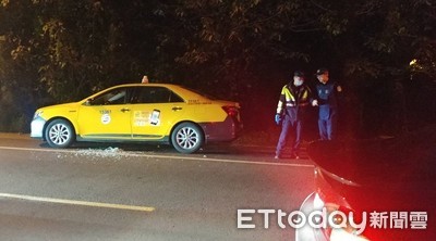 快訊／桃園蘆竹1計程車驚見2男屍！　警破車窗發現炭盆