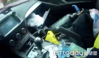 邊開車邊吸笑氣！她下秒「猛撞後車」呆坐駕駛座　身體狂搖遭起訴