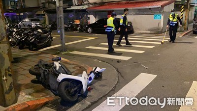 警騎車過路口遭三寶撞　警用機車噴飛...衰路人遭波及