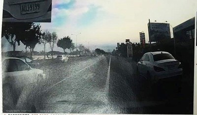 汽車違停人行道被檢舉　車主理智線斷怒嗆「正義魔人」：我會找到你