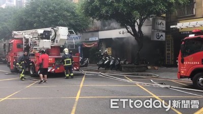 快訊／新店拉麵店火警冒濃濃白煙！2民眾救出…1人燒燙傷急送醫