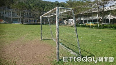 國中生玩足球框慘遭壓斷鼻樑　台東女警百米衝刺解救