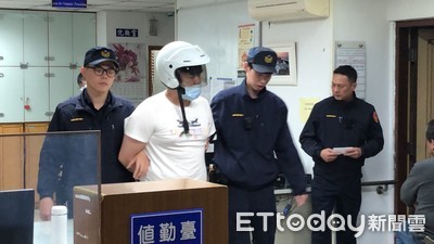 2嫌搶銀樓奪14萬金飾1嫌當場栽了　1嫌想投案...謊報：我被人打