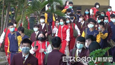 7千學生進校園！高雄中山工商開學首日做足準備　去福利社也要分單雙數