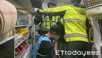 辦手機遭拒還與和事佬口角　火爆男率眾帶刀砍人