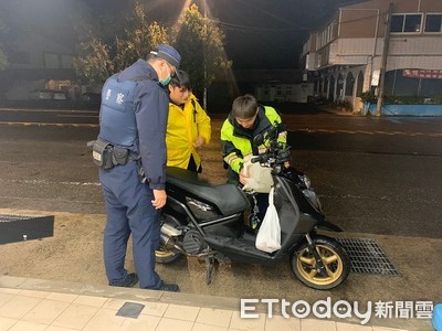 他深夜牽機車走10多公里...一度被誤認酒駕！龍潭警幫買油解困