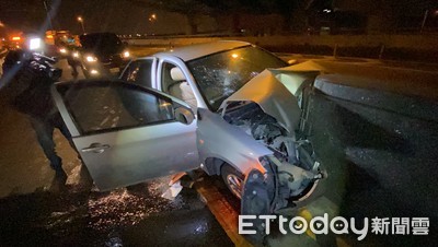 手機開導航找路　男疑路不熟駕車自撞永安大橋橋墩