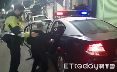 阿嬤不見了！高雄婦一早搭車「獨坐民宅門口」　原來背後有洋蔥