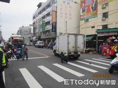 致命的視線死角！豐原貨車左轉　撞死正在過斑馬線的婦人