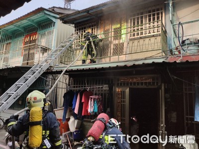 快訊／嘉義北港路民宅火警疑為炊事不慎　鐵皮屋悶燒濃煙竄出！