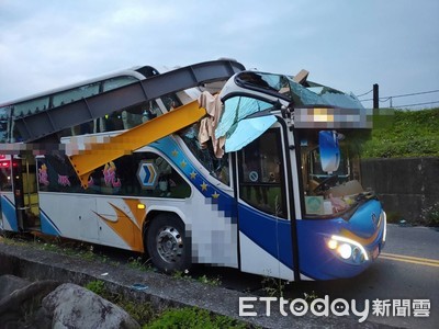 快訊／台北30人遊覽車去不老部落玩！回程「猛撞限高鋼架」…1人一度受困