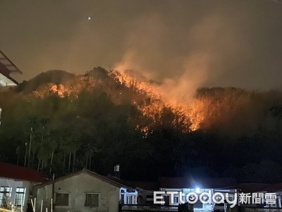 疑祭祖焚燒紙錢...美濃深夜恐怖烈焰吞整山！直升機急馳陸空搶救