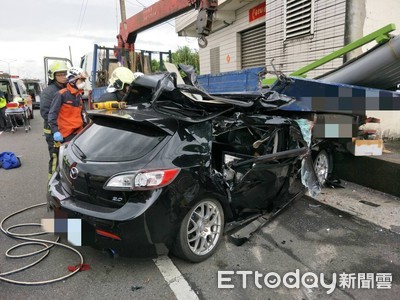 快訊／宜蘭五結車禍！馬三自撞「直衝貨車底」…1工人、2乘客命危搶救中