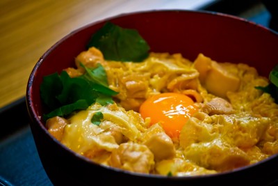 丼飯的「丼」怎麼唸?超多人唸錯! 真實讀音曝光…網友傻了:真假