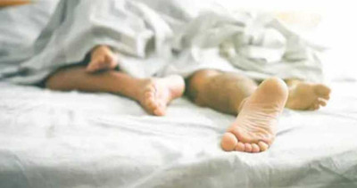 親眼見「妻與閨蜜摟抱親嘴」！睡同張床：我太愛妳了　夫心碎燒炭輕生
