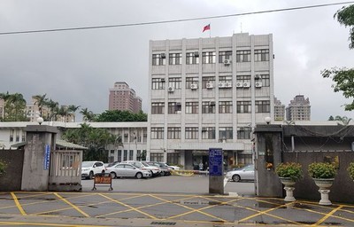 男入獄…車被警扣押10年　「竟收未繳停車費罰單」法官找出真相