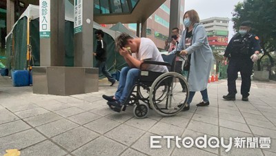 手賤男搭電梯扯女子頭髮　引雙方友人KTV大廳混戰