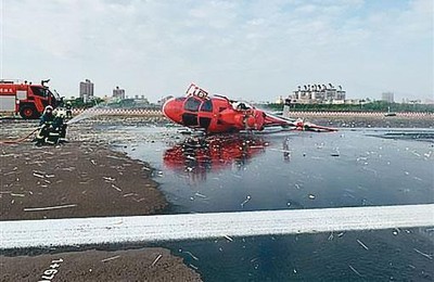 空勤摔機吃案！海豚直升機「小港機場墜翻」　總隊長下禁口令