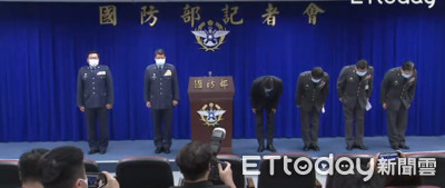 2秒就抬頭！嚴德發「鞠躬10秒」他們超尷尬　網傻：要飛天了