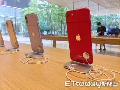 iPhone神功能「鍵盤往下一拉」秒選字、挑符號 果粉驚:現在才知道