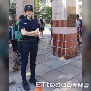 正妹警化身防疫大使！守護家園甜喊居家隔離者：別為看我就關機