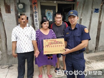 屏東婦養身障兒又顧重病兄　因疫情頓失經濟來源…泰山暖警自掏腰包協助