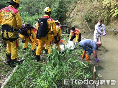 台南阿嬤失蹤2天…「摔10樓高山坡」溪旁尋獲屍體　家人淚崩