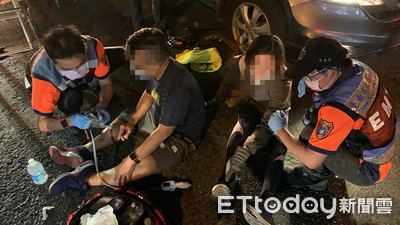 快訊／台南「大灣交流道」便道小客車連撞4機車　3人送醫急救