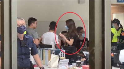 那根所有權！短褲辣妹臉書嗆前任　男友護花慘遭前女友撂人圓鍬爆頭