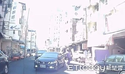 台中23歲男載4人「開窗吸菸」還拒檢一路狂逃！霸氣警抄出警棍打爆車窗